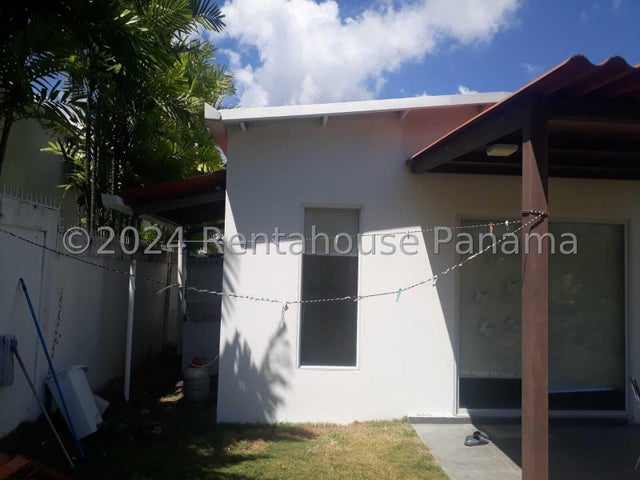 Charming House in Private Residential Near Beaches